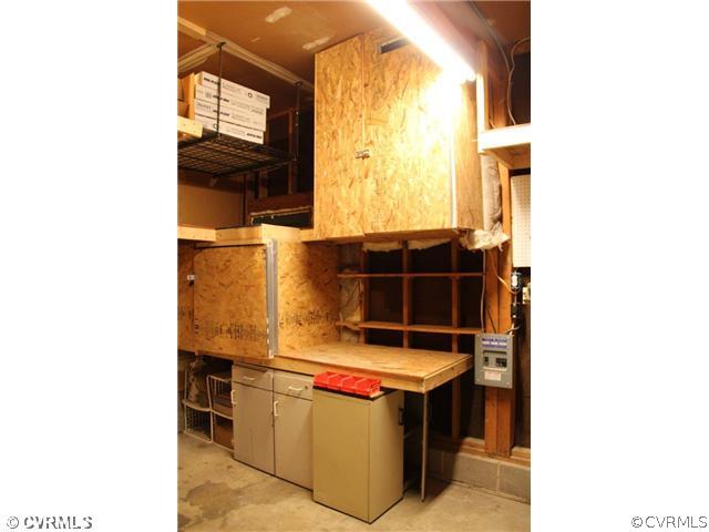 2406 Tanglebrook Road Midlothian, VA 23112 - Photo 23 of 24 a room with furniture and window
