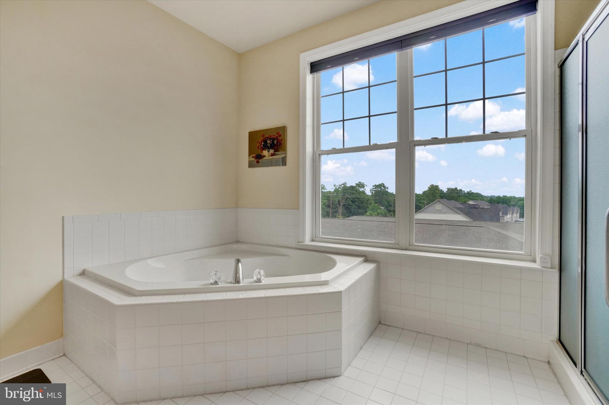 1010 Crest Way, Unit 304 York, PA 17403 - Photo 18 of 24 a bathroom with a bathtub and window