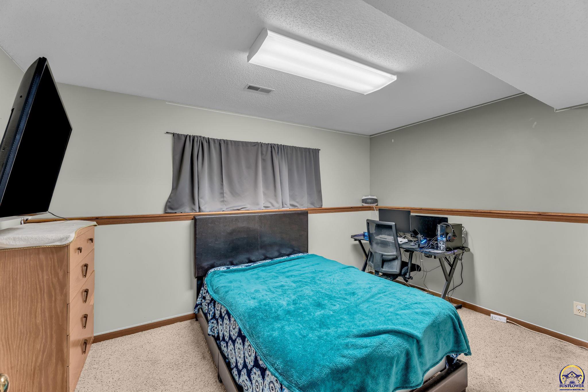 7425 Southwest 27th Street Topeka, KS 66614 - Photo 19 of 25
