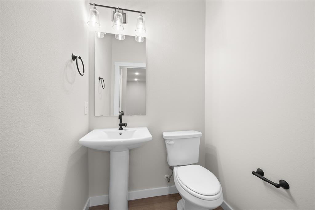 4615 Hawks Trail Oak Point, TX 75068 - Photo 7 of 36 4615 Haws Trail_ 2571_Ivy- Half Bath-1
