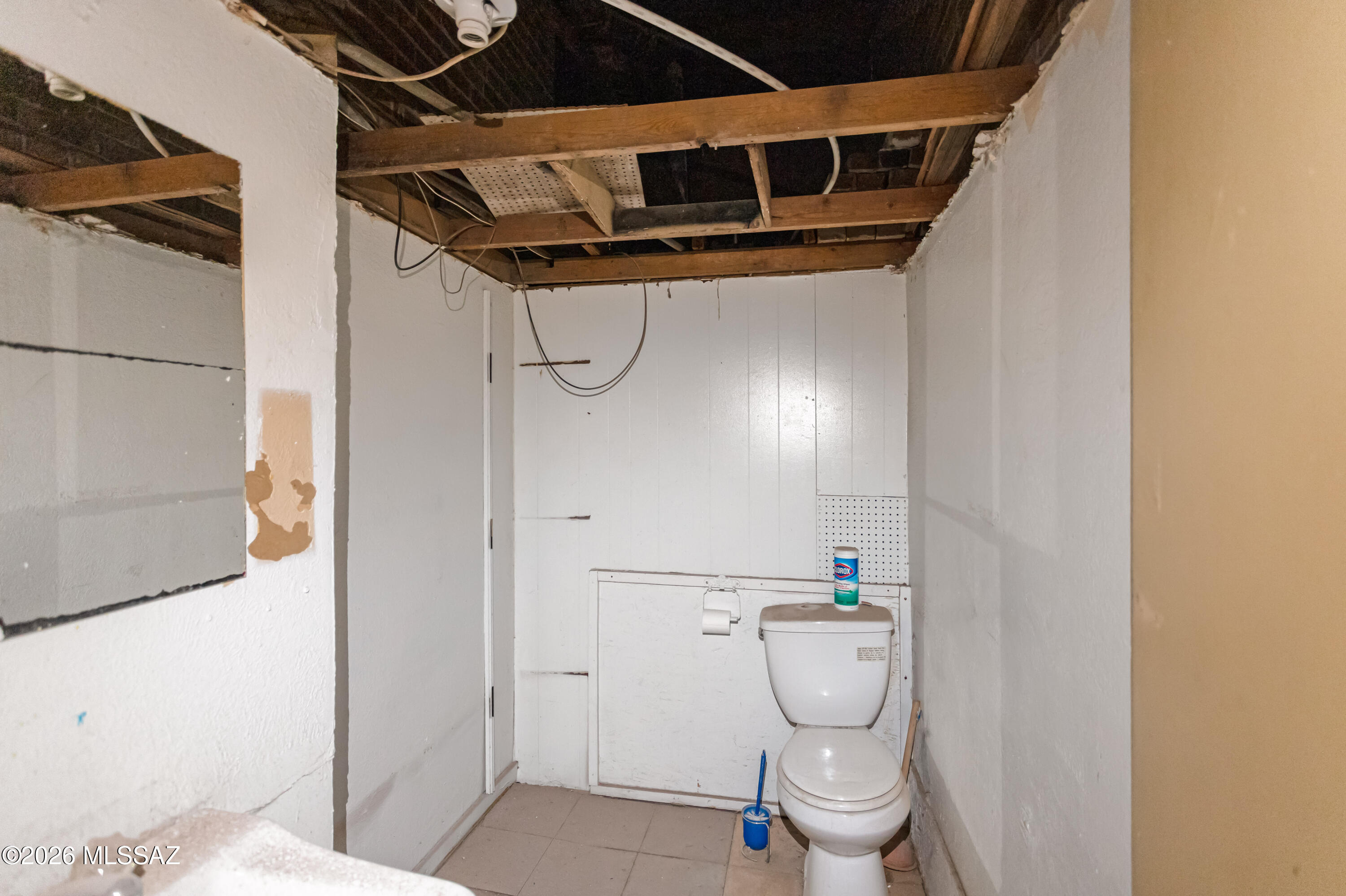 844 North G Avenue Douglas, AZ 85607 - Photo 18 of 47 Main Floor Bathroom
