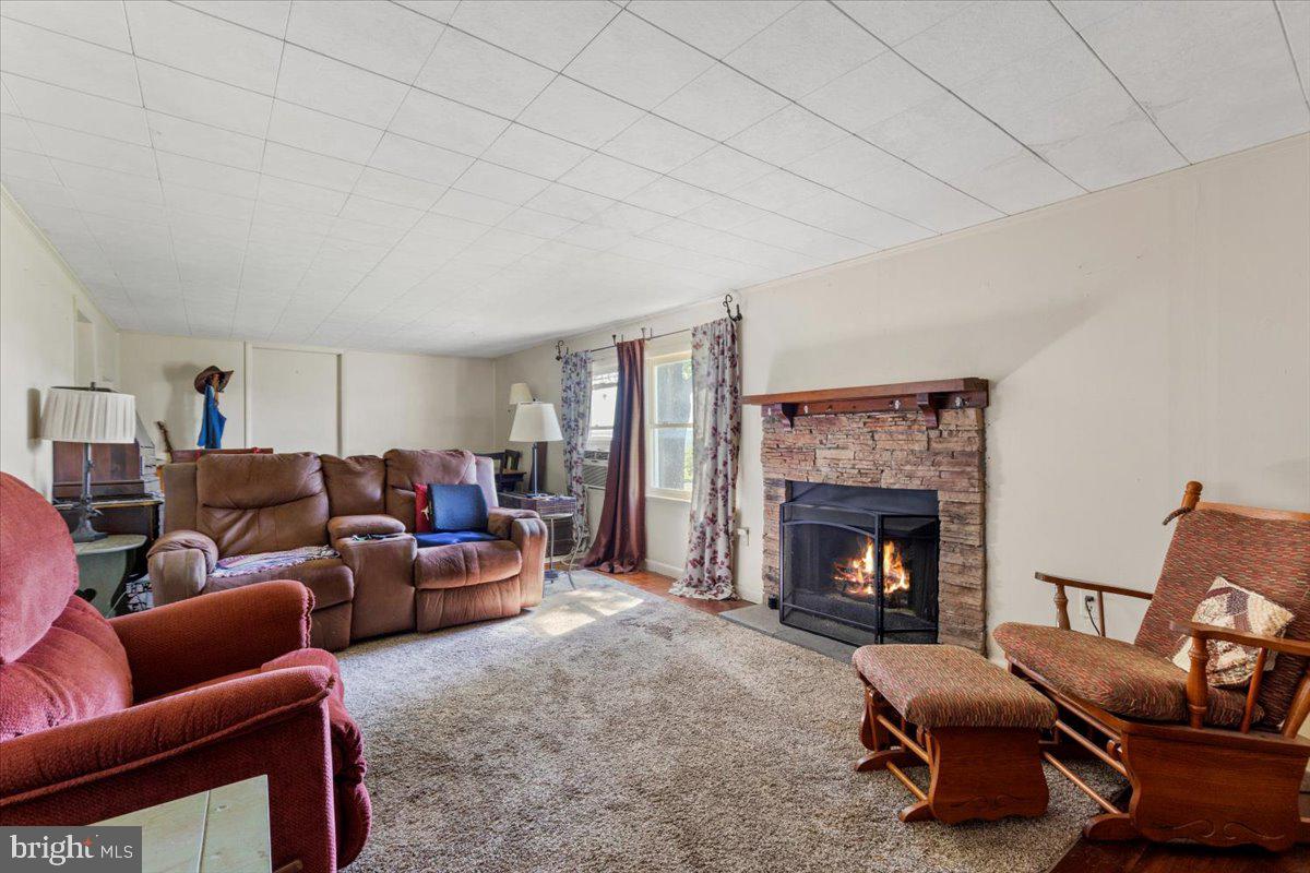 500 South Hayfield Road Winchester, VA 22602 - Photo 3 of 24 Living Room