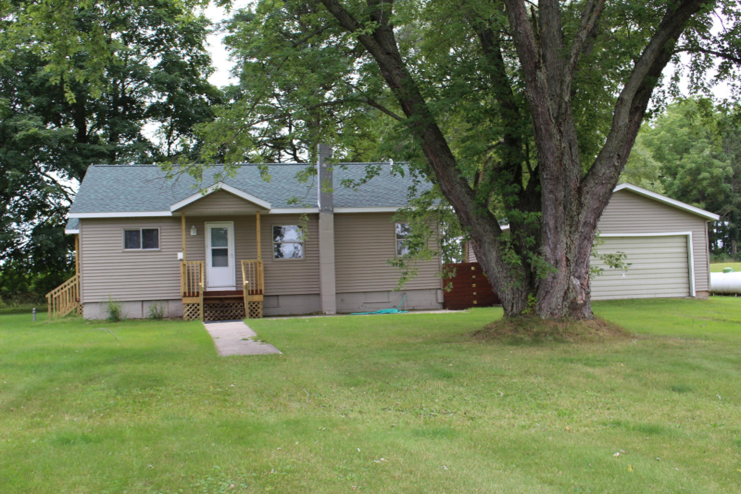 548 East Madison Road Hart, MI 49420 - Photo 2 of 31 IMG_1060