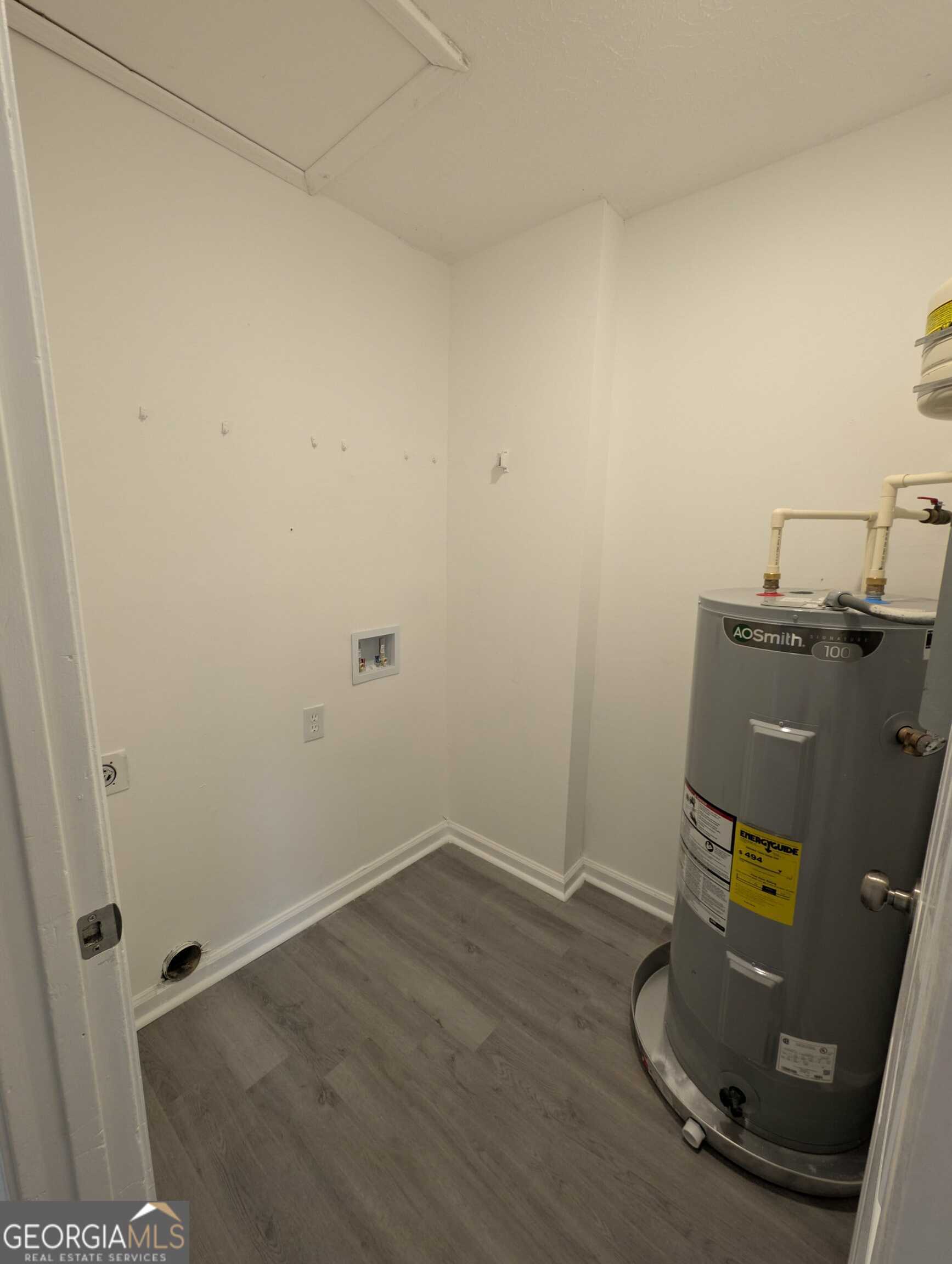 128 Crystal Brook Griffin, GA 30223 - Photo 12 of 25 a view of a room