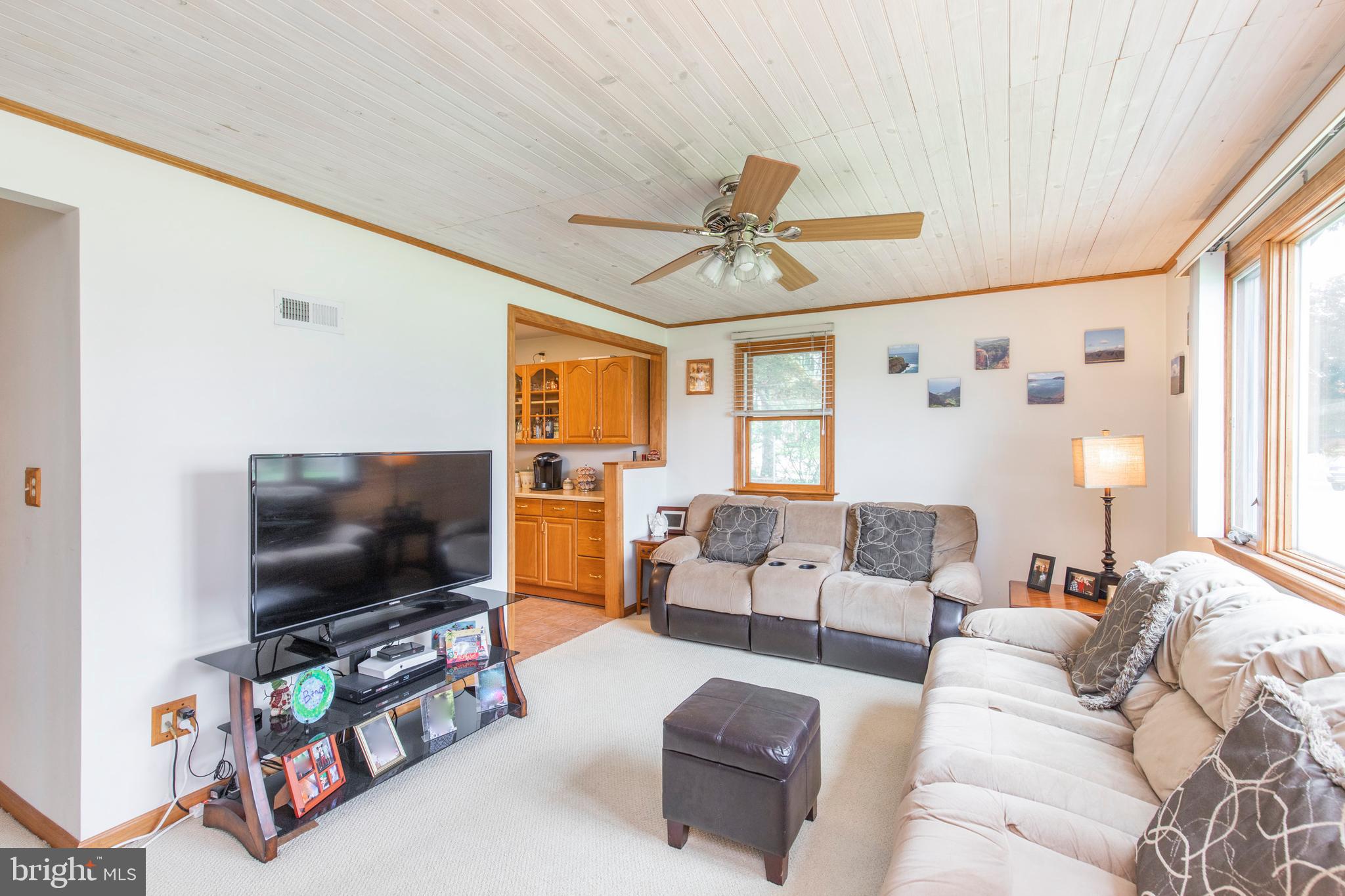 38 Upland Road Brookhaven, PA 19015 - Photo 4 of 36 Gallery Image 4