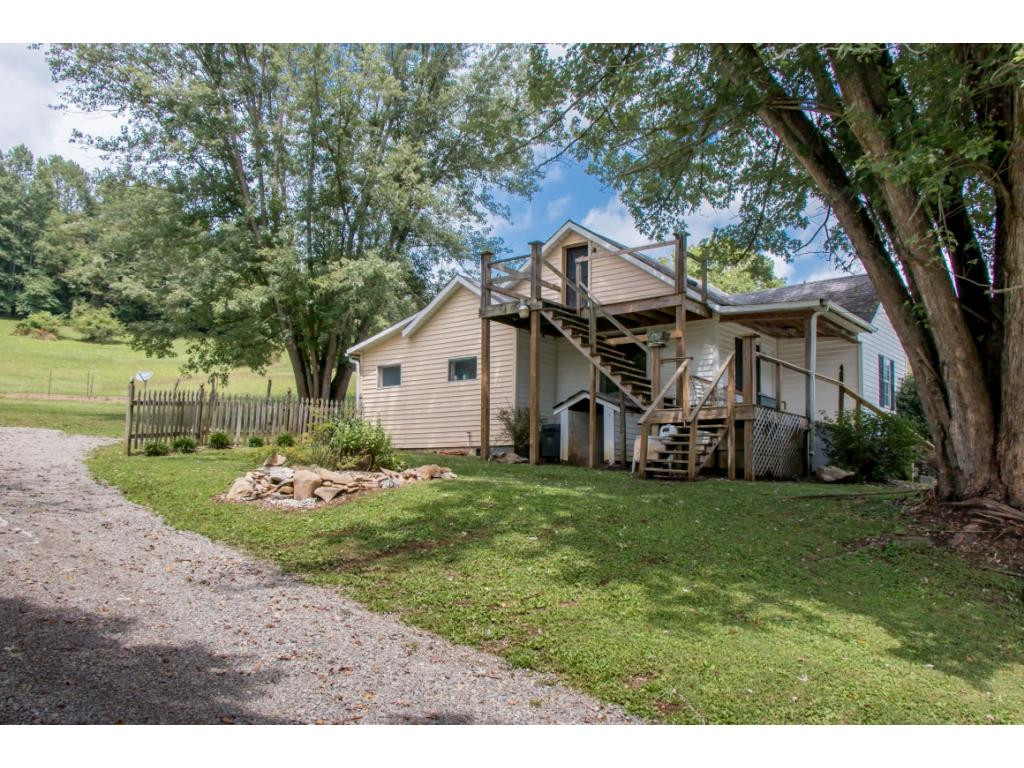 21474 Benhams Road Bristol, VA 24202 - Photo 22 of 23 Side Deck on Home