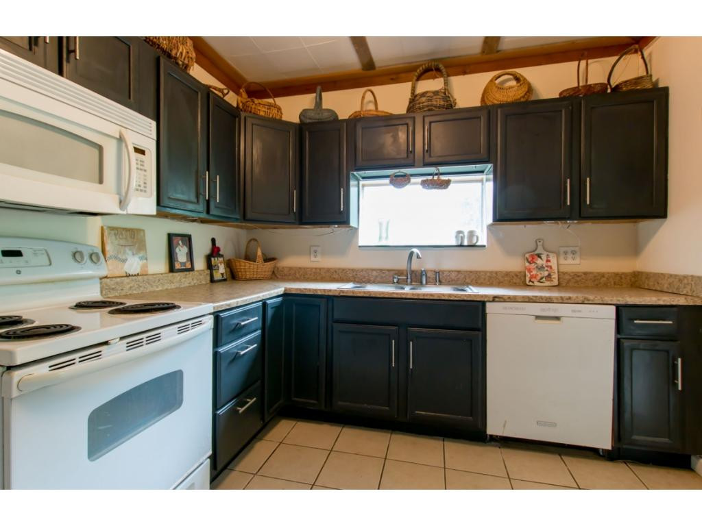 21474 Benhams Road Bristol, VA 24202 - Photo 6 of 23 Kitchen