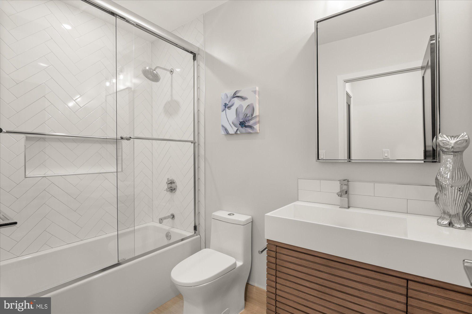 1416 Swann Street Northwest Washington, DC 20009 - Photo 47 of 52 Bathroom #2