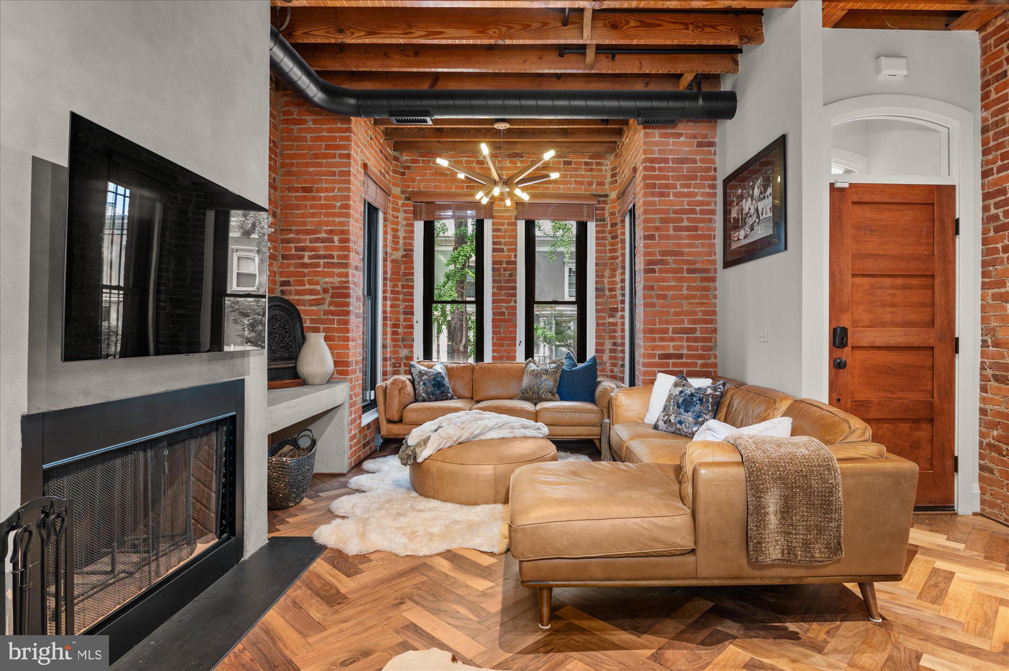 1416 Swann Street Northwest Washington, DC 20009 - Photo 6 of 52 11-foot ceilings