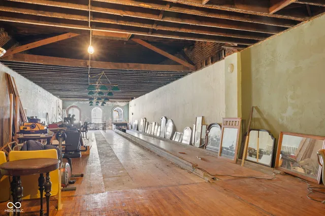 $350,000 | 111 East Main Cross Street, Edinburgh, IN 46124