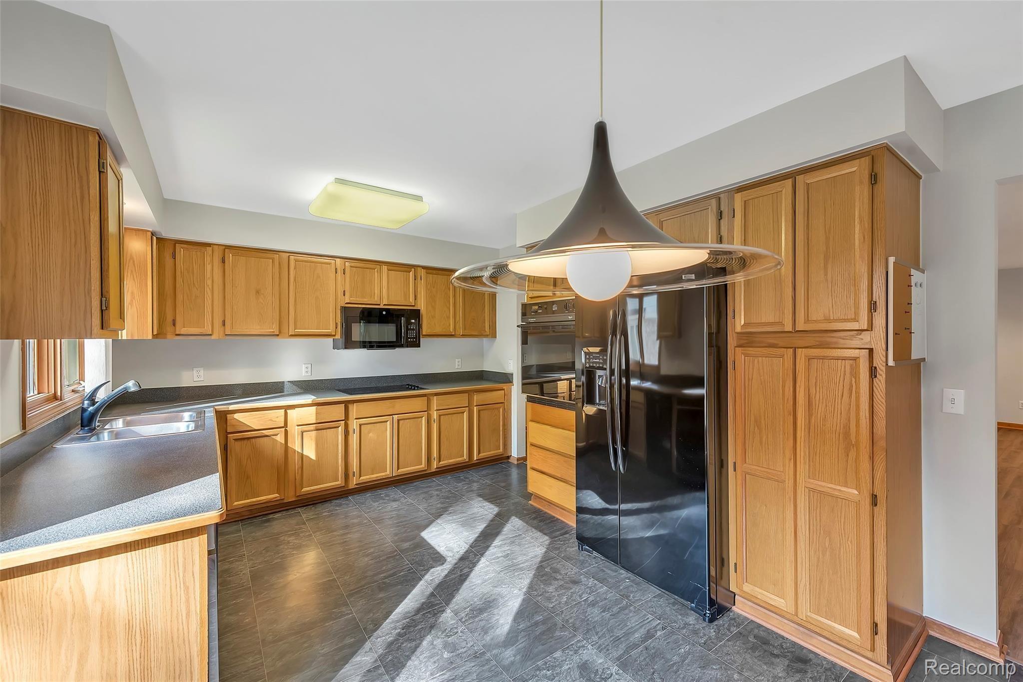 44767 Glengarry Road Canton, MI 48188 - Photo 16 of 34 16.jpg