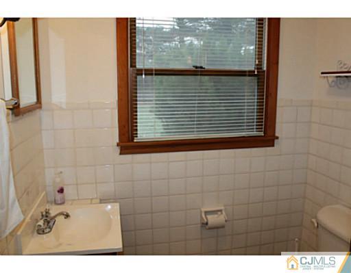 11 Vauxhall Road East Brunswick, NJ 08816 - Photo 16 of 19 Gallery Image 16