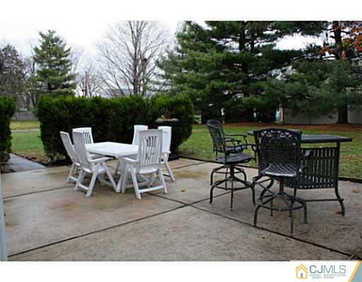 11 Vauxhall Road East Brunswick, NJ 08816 - Photo 18 of 19 Gallery Image 18