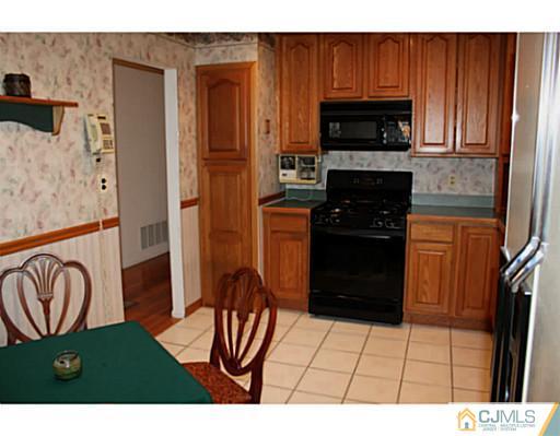 11 Vauxhall Road East Brunswick, NJ 08816 - Photo 5 of 19 Gallery Image 5