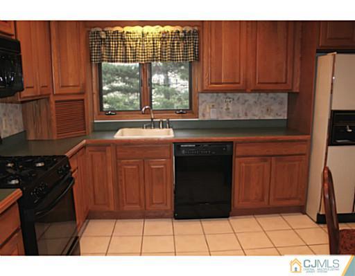 11 Vauxhall Road East Brunswick, NJ 08816 - Photo 6 of 19 Gallery Image 6