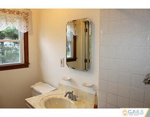 11 Vauxhall Road East Brunswick, NJ 08816 - Photo 8 of 19 Gallery Image 8