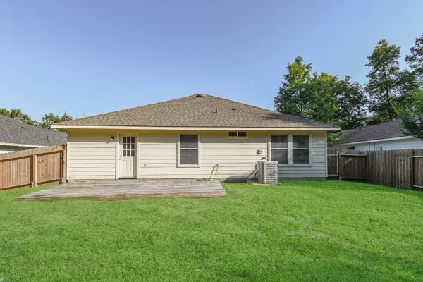 $1,600 | 5500 North Buffalo Circle, Willis, TX 77378