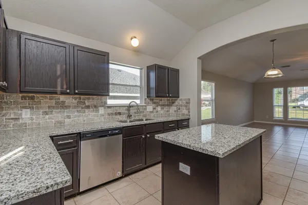 $1,600 | 5500 North Buffalo Circle, Willis, TX 77378