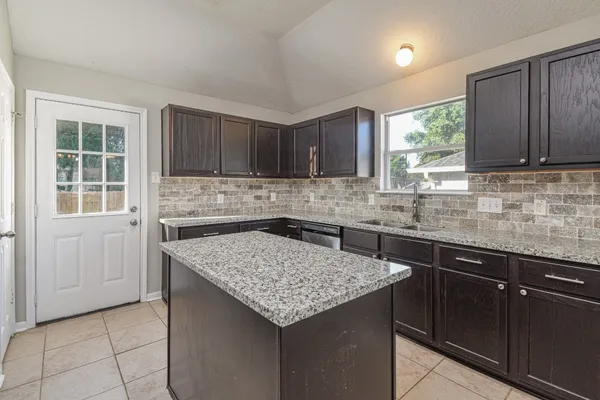 $1,600 | 5500 North Buffalo Circle, Willis, TX 77378