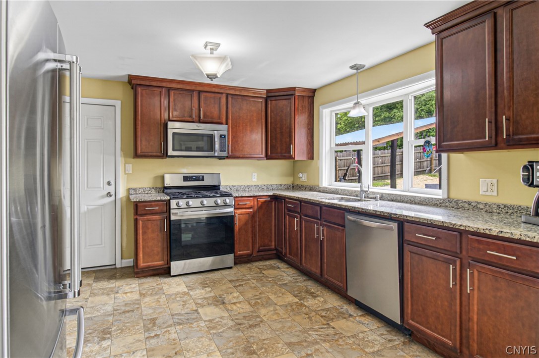 37 Taber Road New Hartford, NY 13413 - Photo 11 of 36