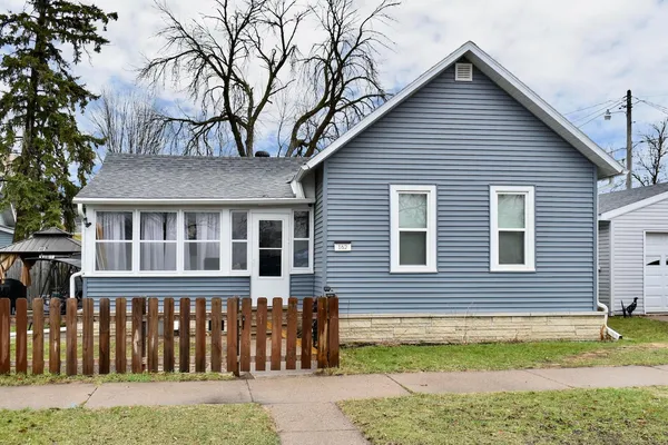 $174,000 | 162 Sioux Street, Winona, MN 55987