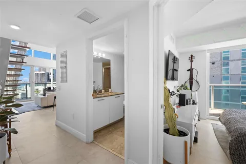 $699,000 | 41 Southeast 5th Street, Unit 1601, Miami, FL 33131