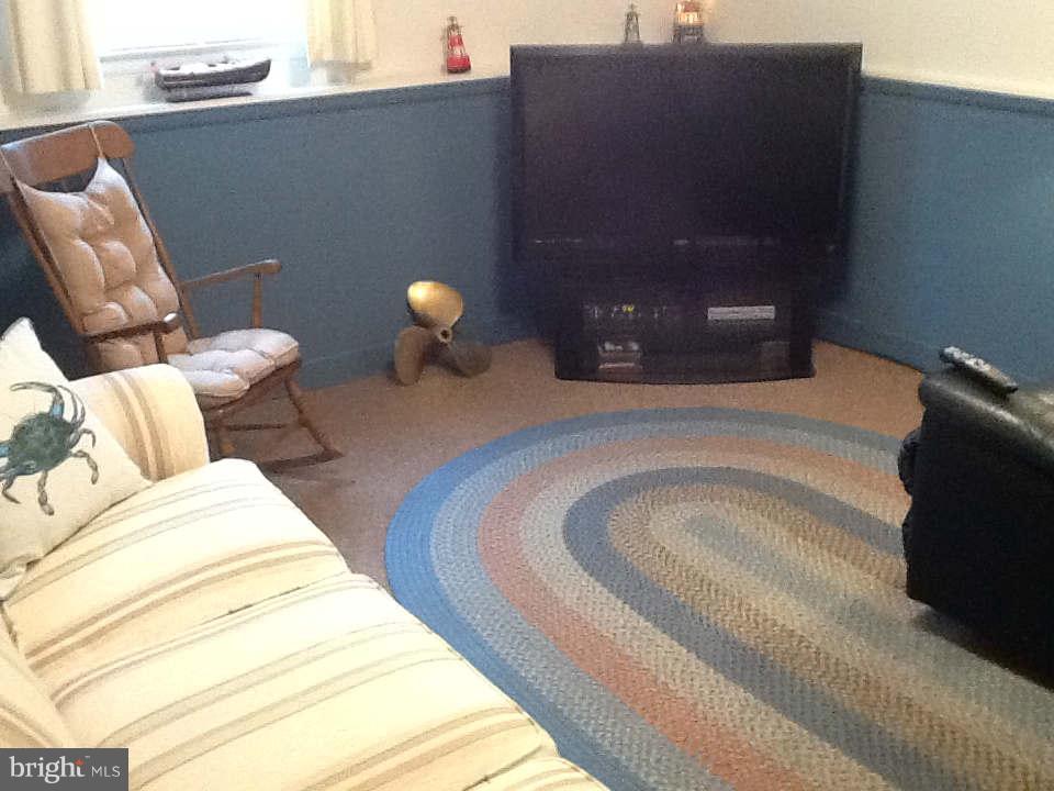 605 Southmont Road Baltimore, MD 21228 - Photo 17 of 22 Family Room