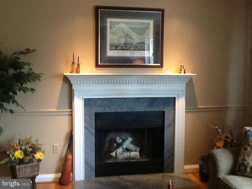 605 Southmont Road Baltimore, MD 21228 - Photo 7 of 22 Living Room