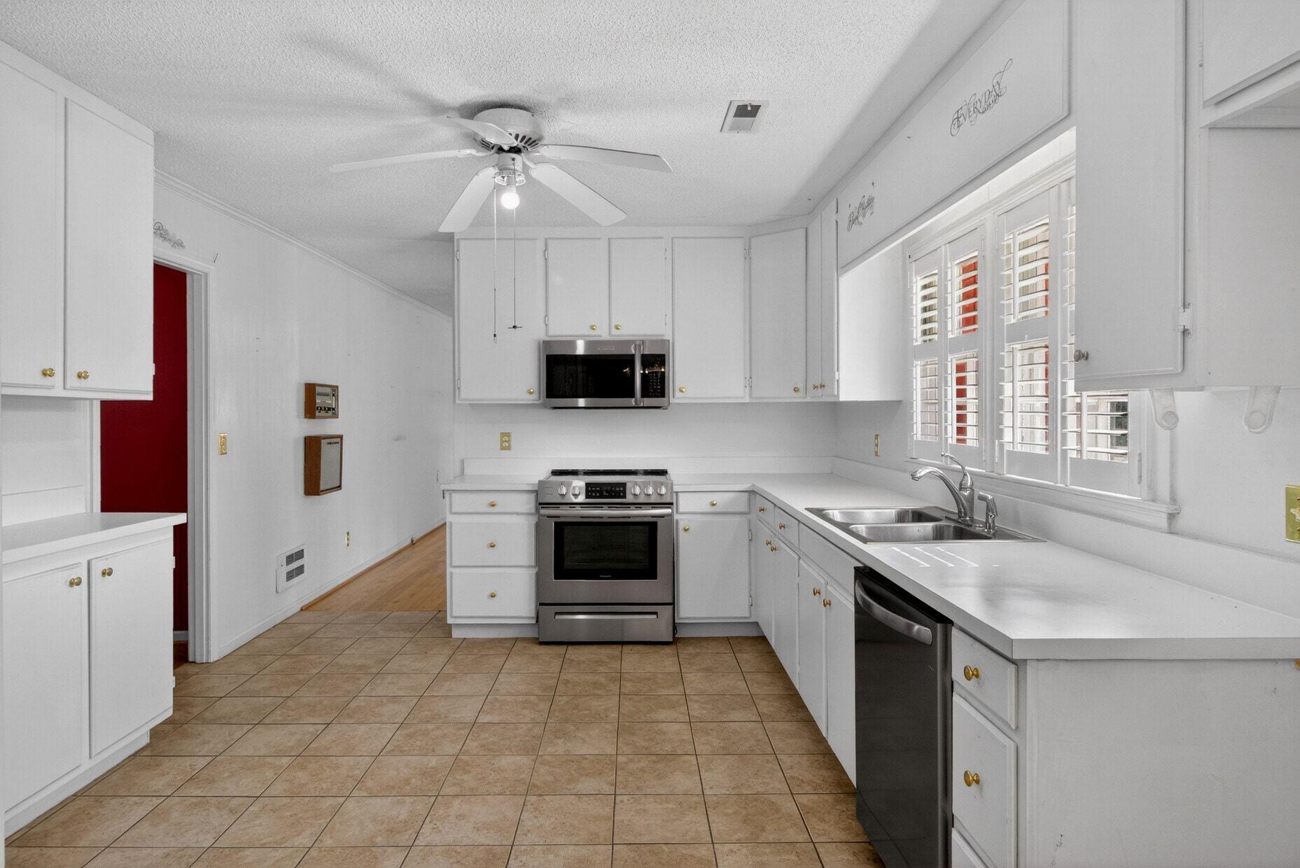 1030 State Street Sumter, SC 29153 - Photo 11 of 42 011_25_25_mls_595