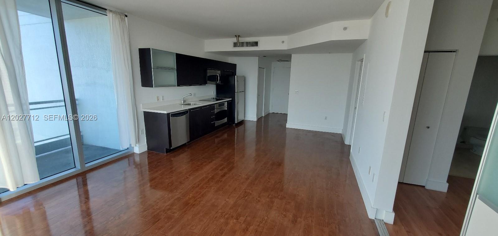 90 Southwest 3rd Street, Unit 2705 Miami, FL 33130 - Photo 8 of 10