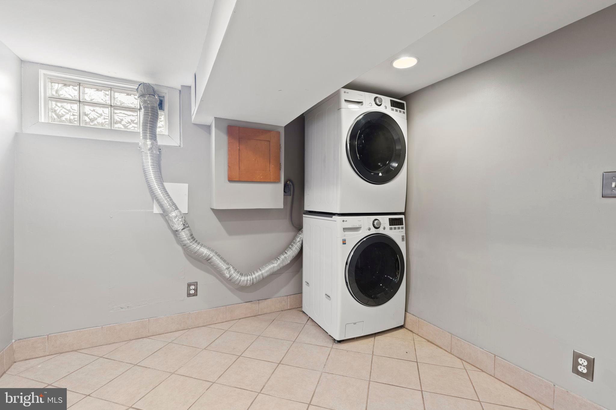 2428 Fleet Street Baltimore, MD 21224 - Photo 19 of 24 a utility room with dryer and washer