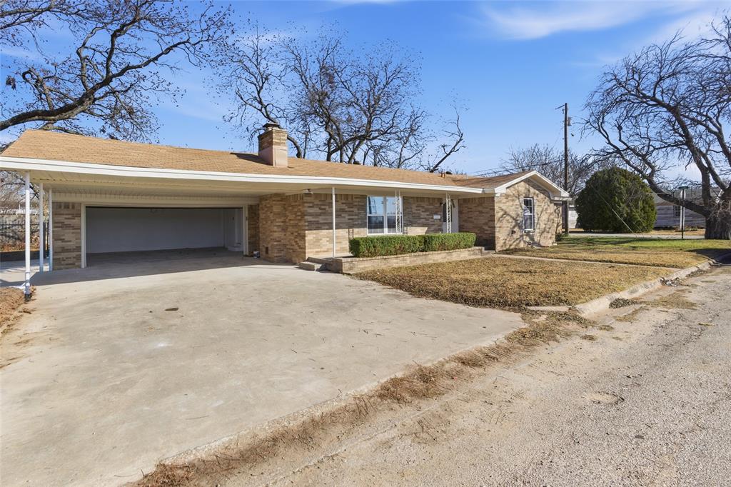 109 East Williams Street Bowie, TX 76230 - Photo 2 of 8