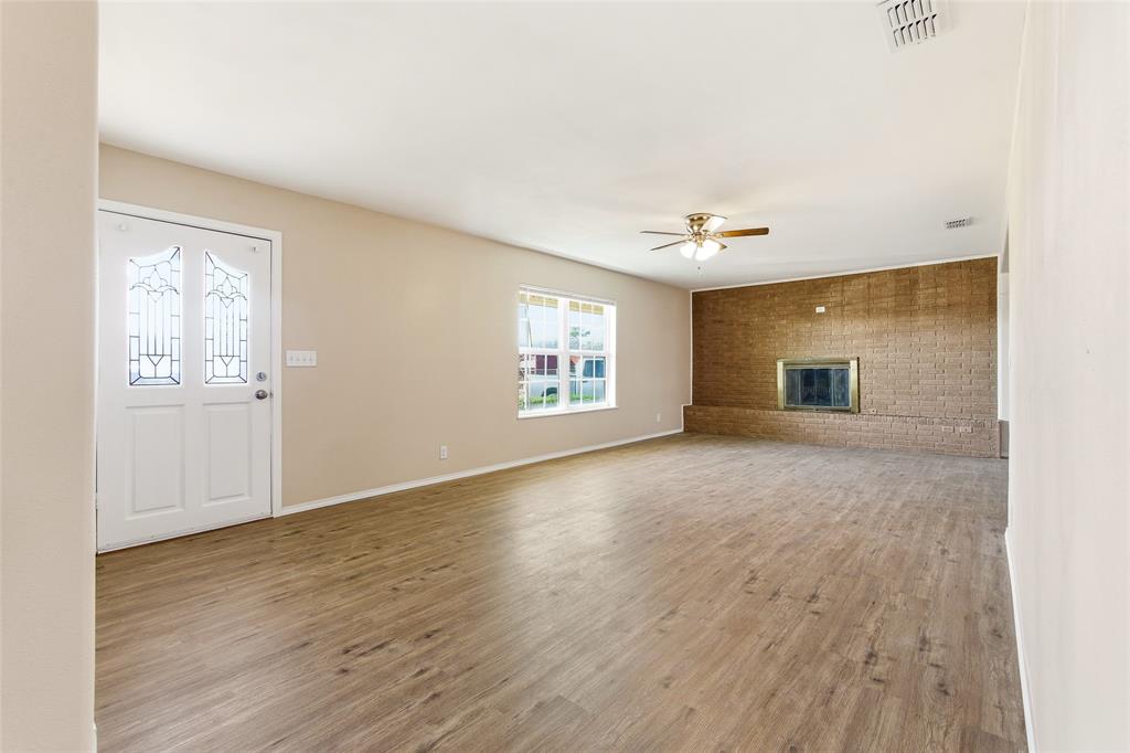 109 East Williams Street Bowie, TX 76230 - Photo 5 of 8