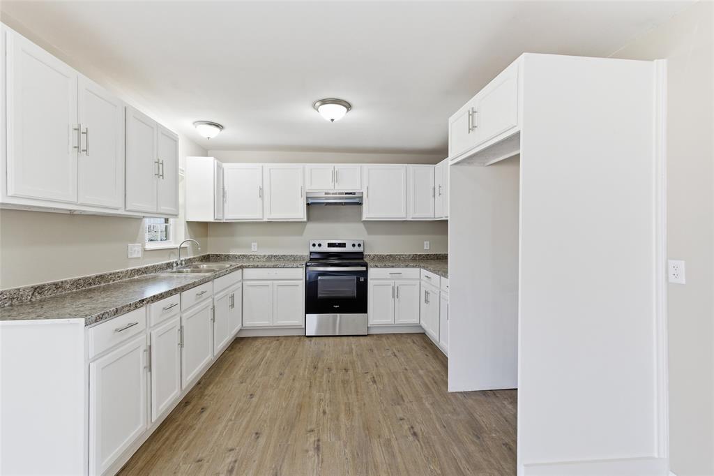 109 East Williams Street Bowie, TX 76230 - Photo 6 of 8