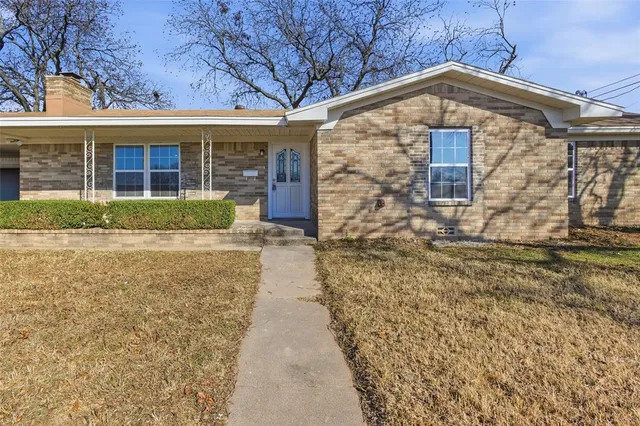 $1,950 | 109 East Williams Street, Bowie, TX 76230
