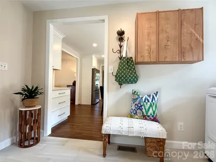 $949,900 | 1301 East Barden Road, Charlotte, NC 28226