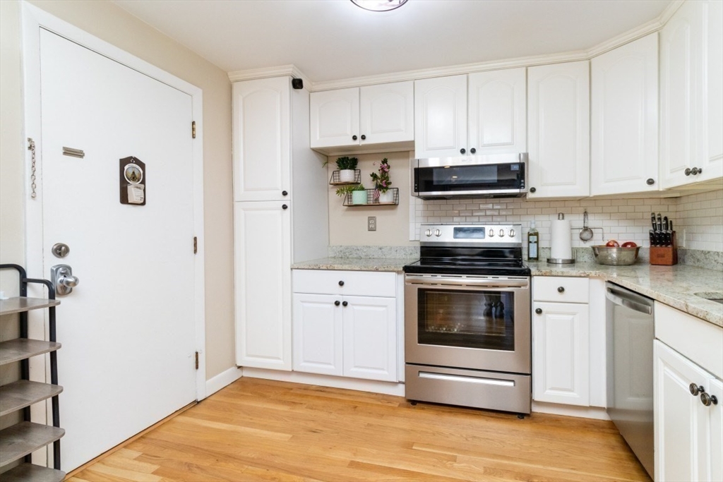 1075 Chestnut Street, Unit 6 Newton, MA 02464 - Photo 8 of 23 Gallery Image 8