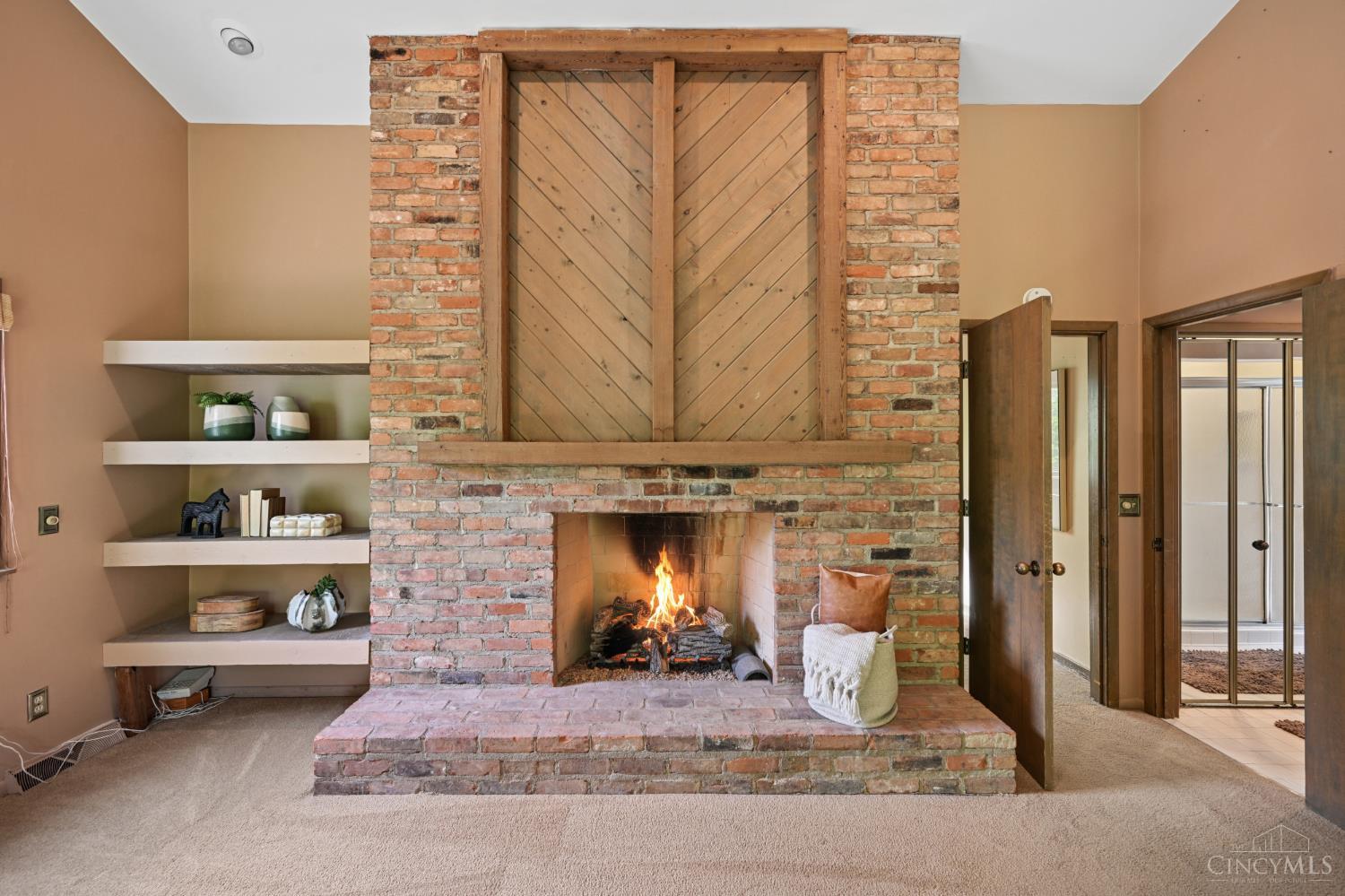 559 Asbury Road Cincinnati, OH 45255 - Photo 23 of 50 Gas fireplace in primary suite