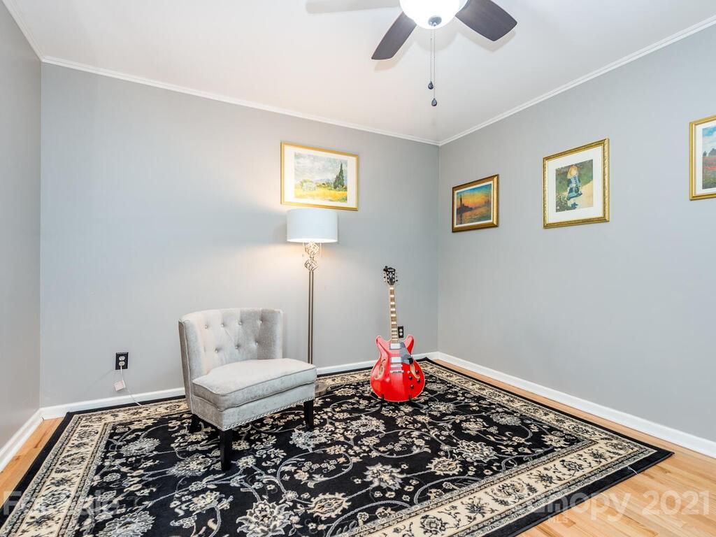 595 Hunters Ridge Road, Unit 20 Canton, NC 28716 - Photo 27 of 47 a very nice looking room with a couch
