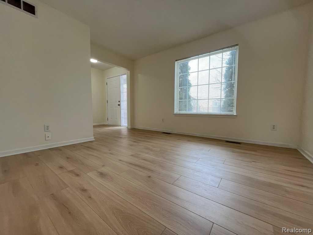 45567 Michael Canton, MI 48188 - Photo 10 of 24 Gallery Image 10