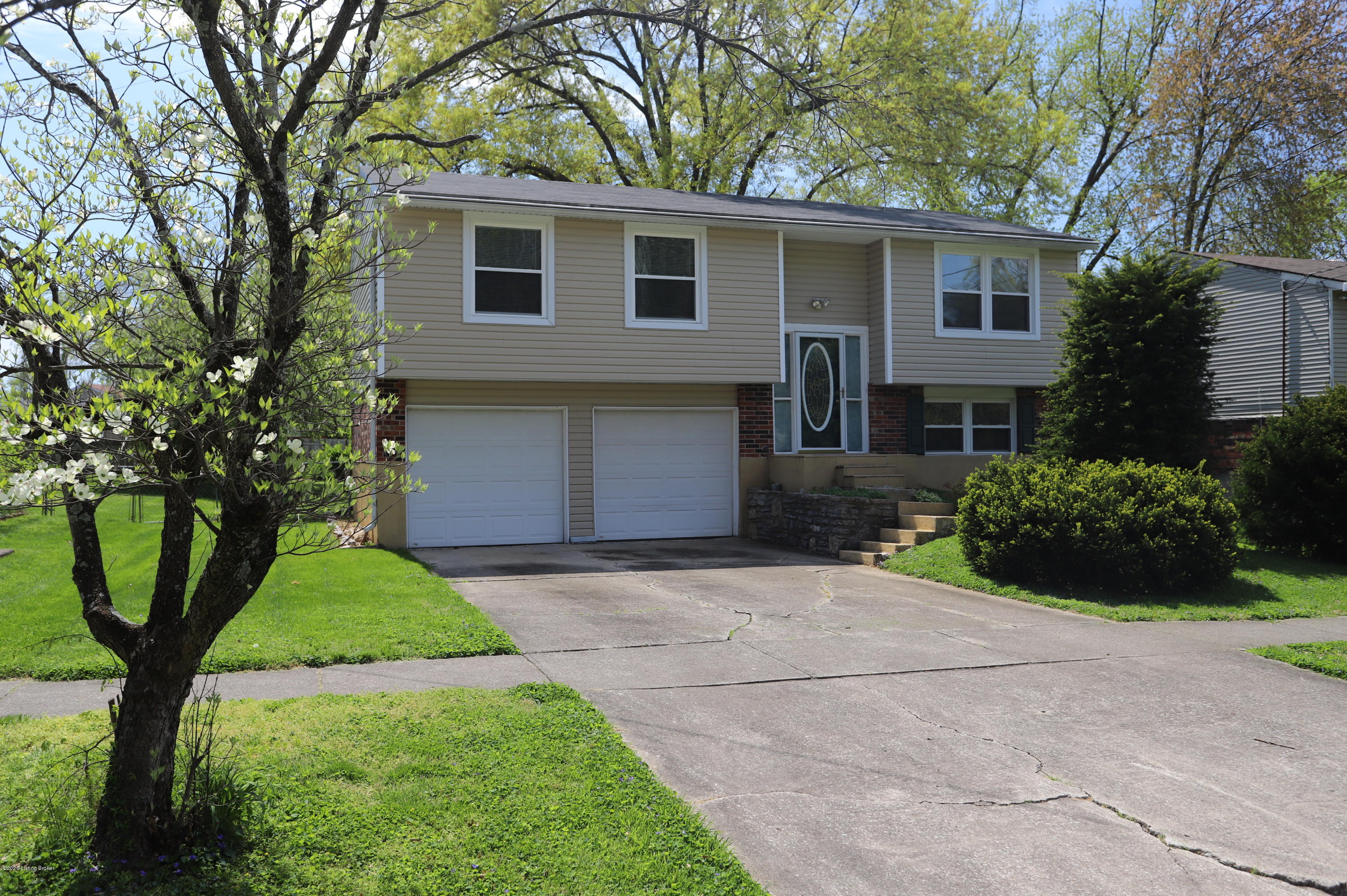 9528 Fairground Road Louisville, KY 40291 - Photo 1 of 55 front