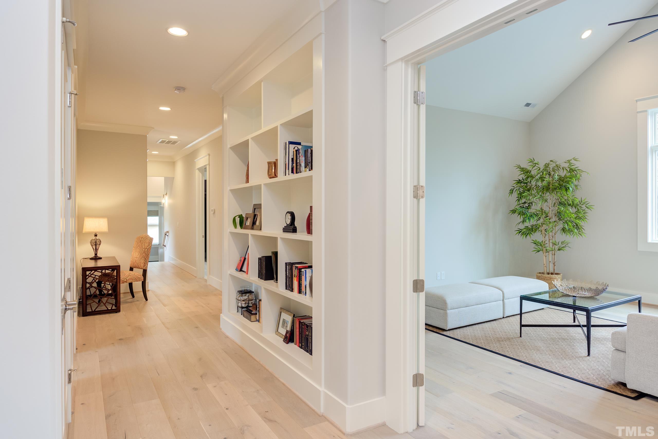5112 Winding View Lane Raleigh, NC 27615 - Photo 43 of 71 a living room with furniture and a potted plant