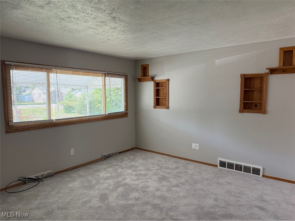 5825 Jaycox Road North Ridgeville, OH 44039 - Photo 3 of 25