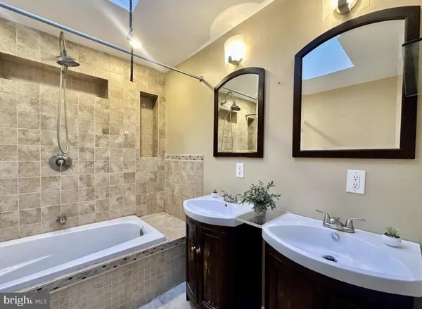 $2,100 | 329 Sanford Road, Upper Darby, PA 19082