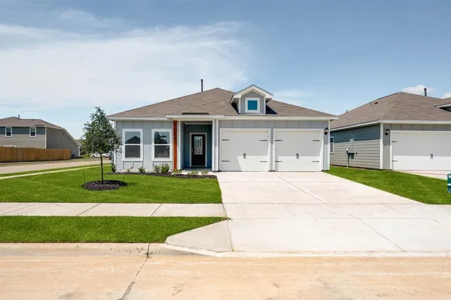 $2,075 | 1429 Woodwinds Drive, Fort Worth, TX 76140