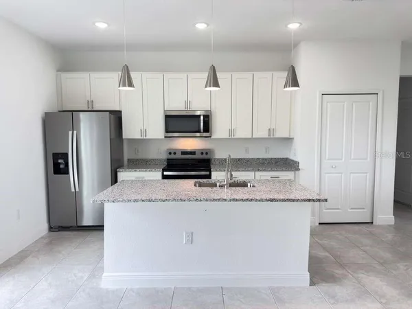 $1,950 | 6142 Southwest 154th Place Road, Ocala, FL 34473