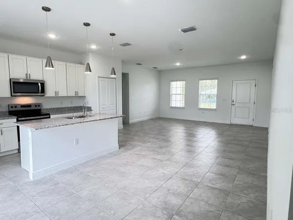 $1,950 | 6142 Southwest 154th Place Road, Ocala, FL 34473