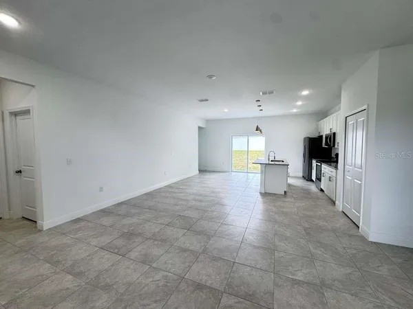 $1,950 | 6142 Southwest 154th Place Road, Ocala, FL 34473