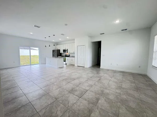 $1,950 | 6142 Southwest 154th Place Road, Ocala, FL 34473