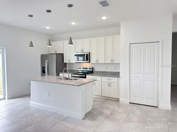 $1,950 | 6142 Southwest 154th Place Road, Ocala, FL 34473